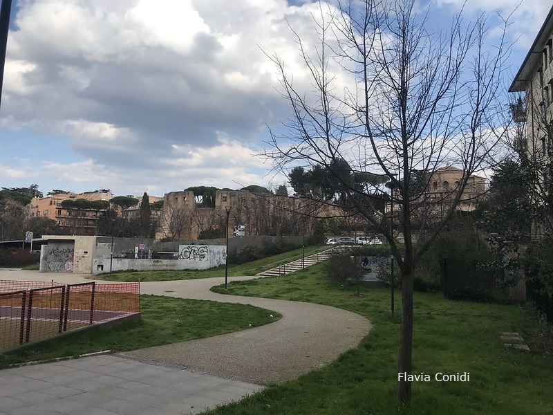 Complesso di S. Agnese a Roma visto dalla metro Annibaliano