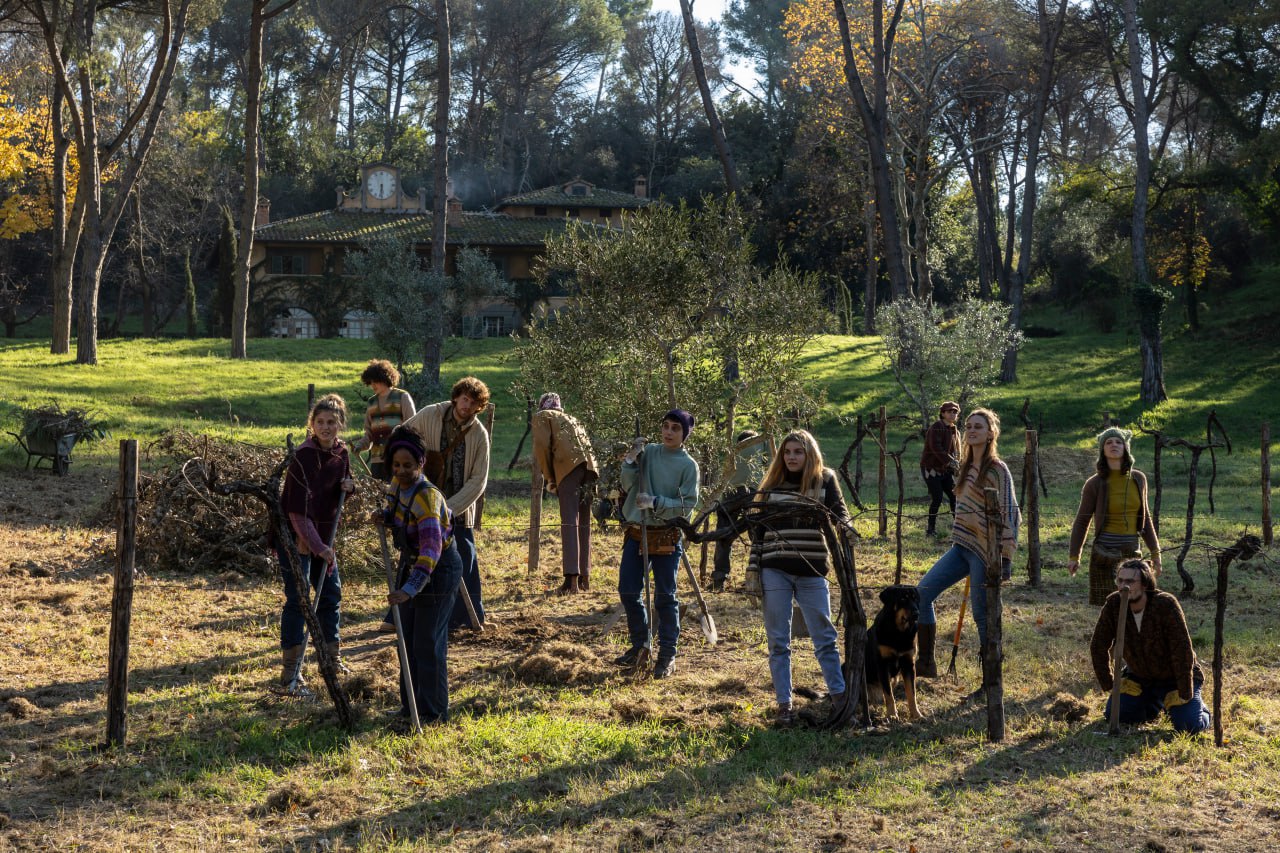 Una scena del film Cinque Secondi, film Paolo Virzì, con i ragazzi nel vigneto